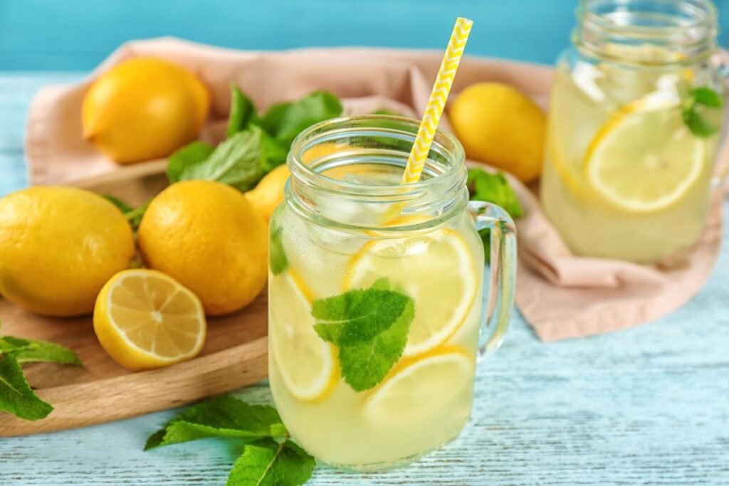 Naminis citrinų sulčių limonadas