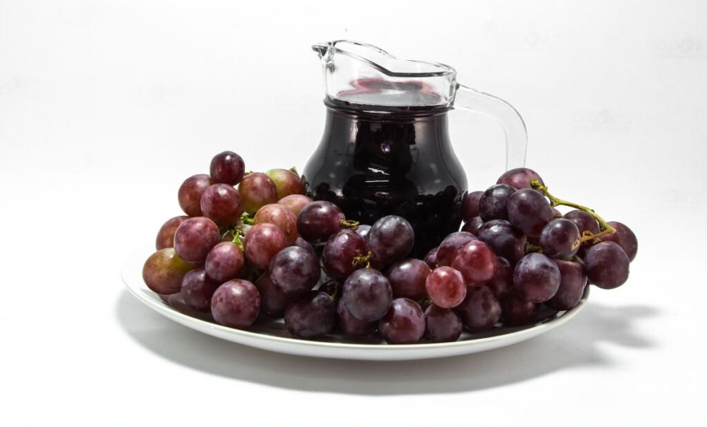 Tamsios spalvos vynuogių sultys sveikesnės